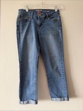 Denizen from Levi’s Modern Crop Jeans Size 2 Medium Wash Stretch Cuffed Ankle